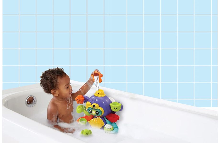 Splash & Play Octopus playing in the bath